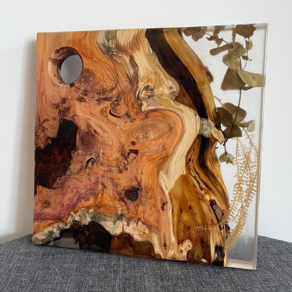 Planche en bois et résine époxy - eucalyptus