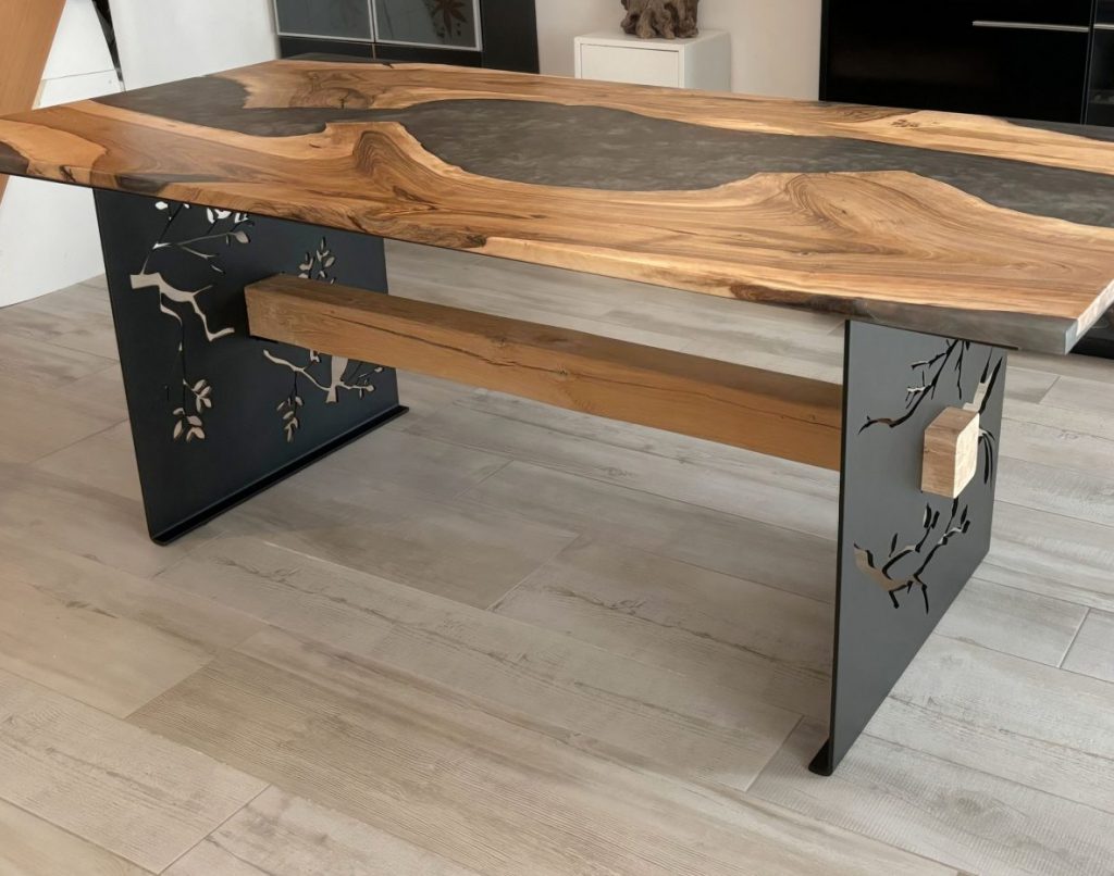 Pied de table sur-mesure bois et métal gravé oiseaux