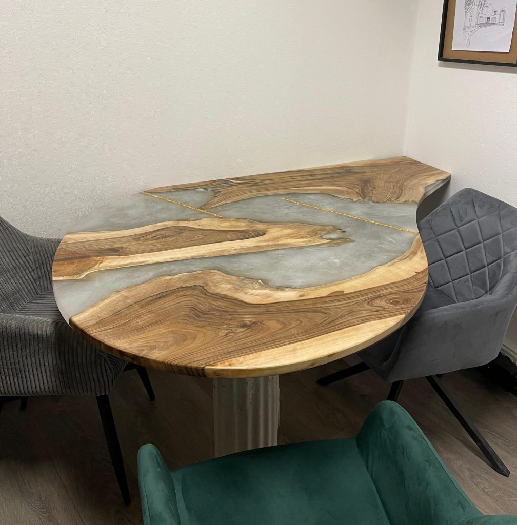 bureau en bois et résine epoxy client architecte - Prenn Aour - sur mesure