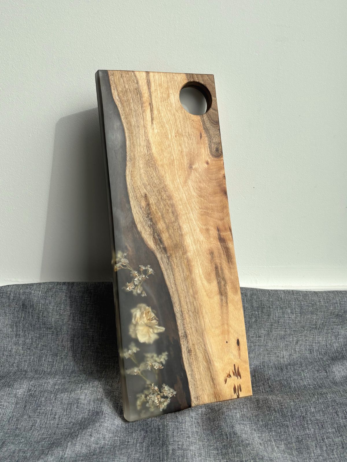 Planche - Eclosion Florale – planche apéritif bois résine époxy