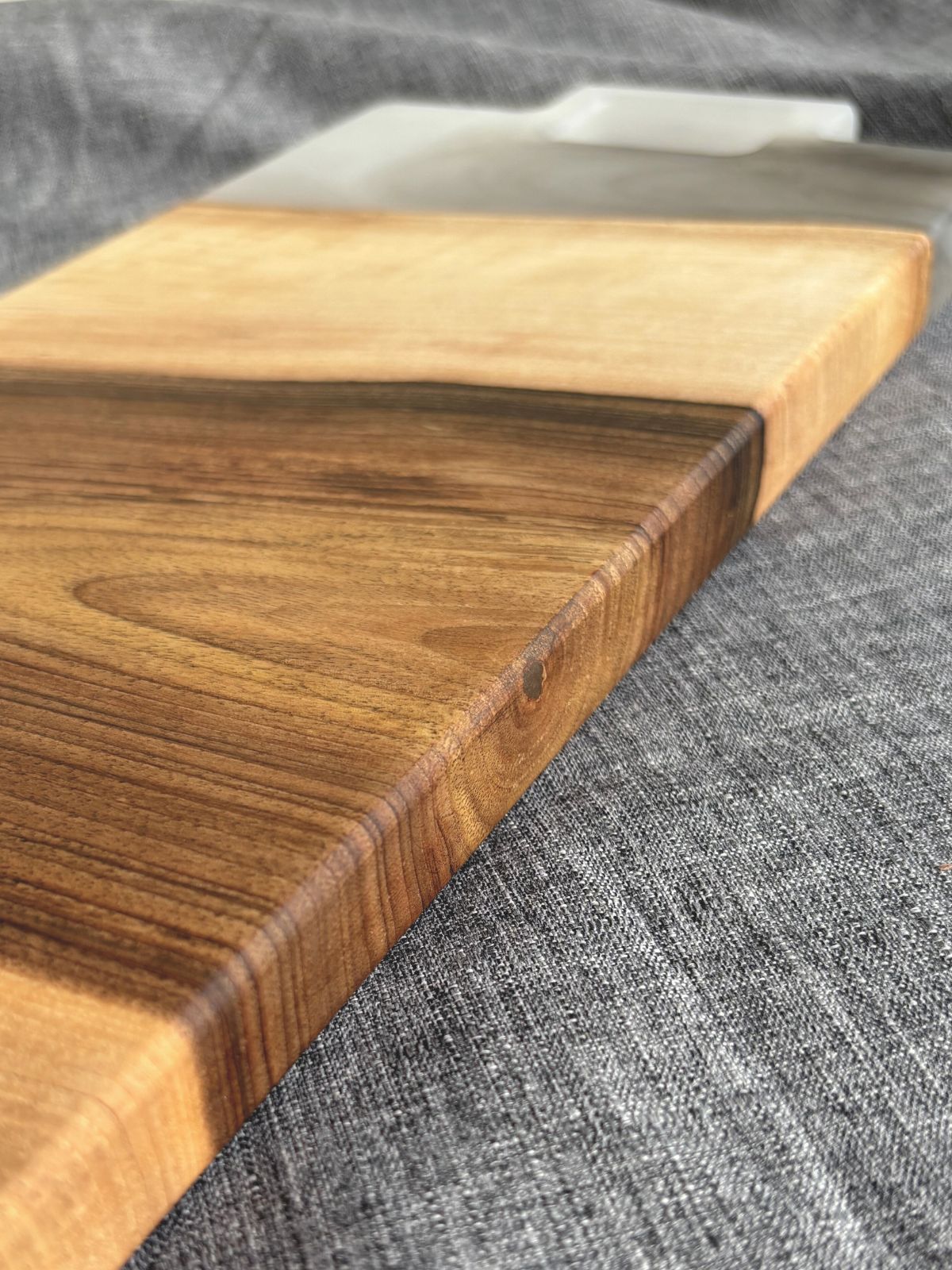 Planche - Cendré Délicat – planche apéritif bois résine époxy – vue 2