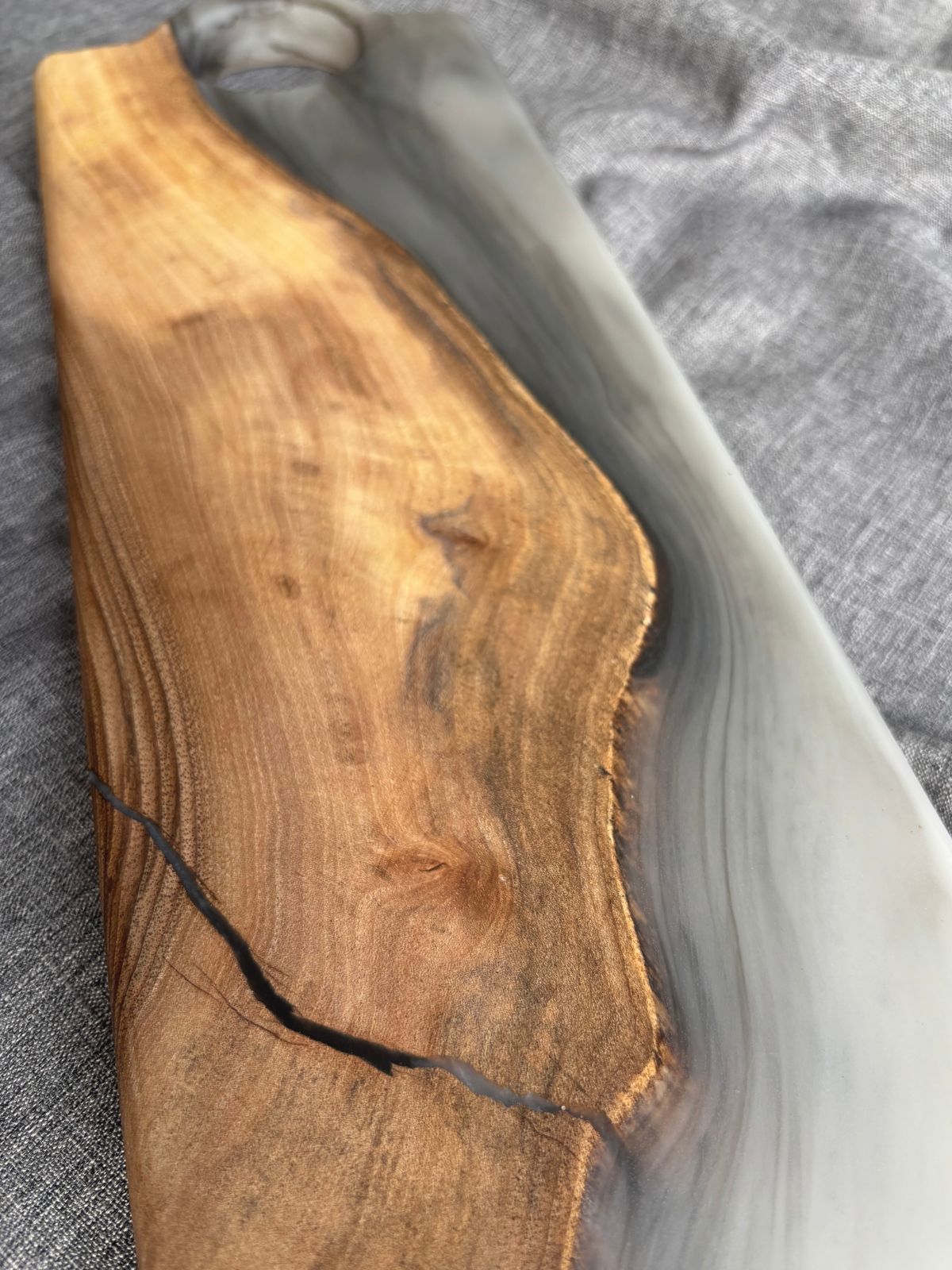 Planche - Graphite Marbré – planche apéritif bois résine époxy – vue 4