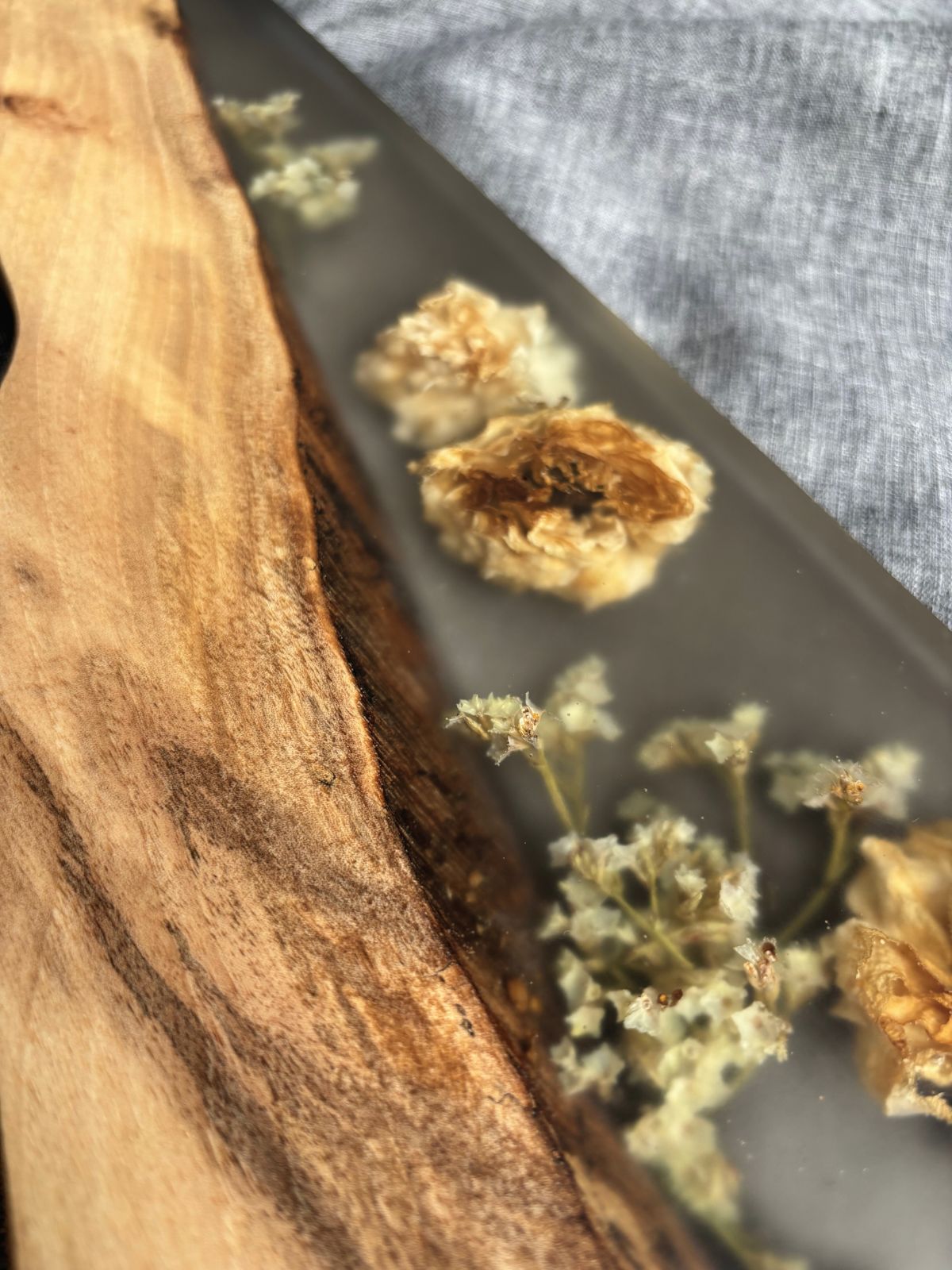 Planche - Eclosion – planche apéritif bois résine époxy – vue 2